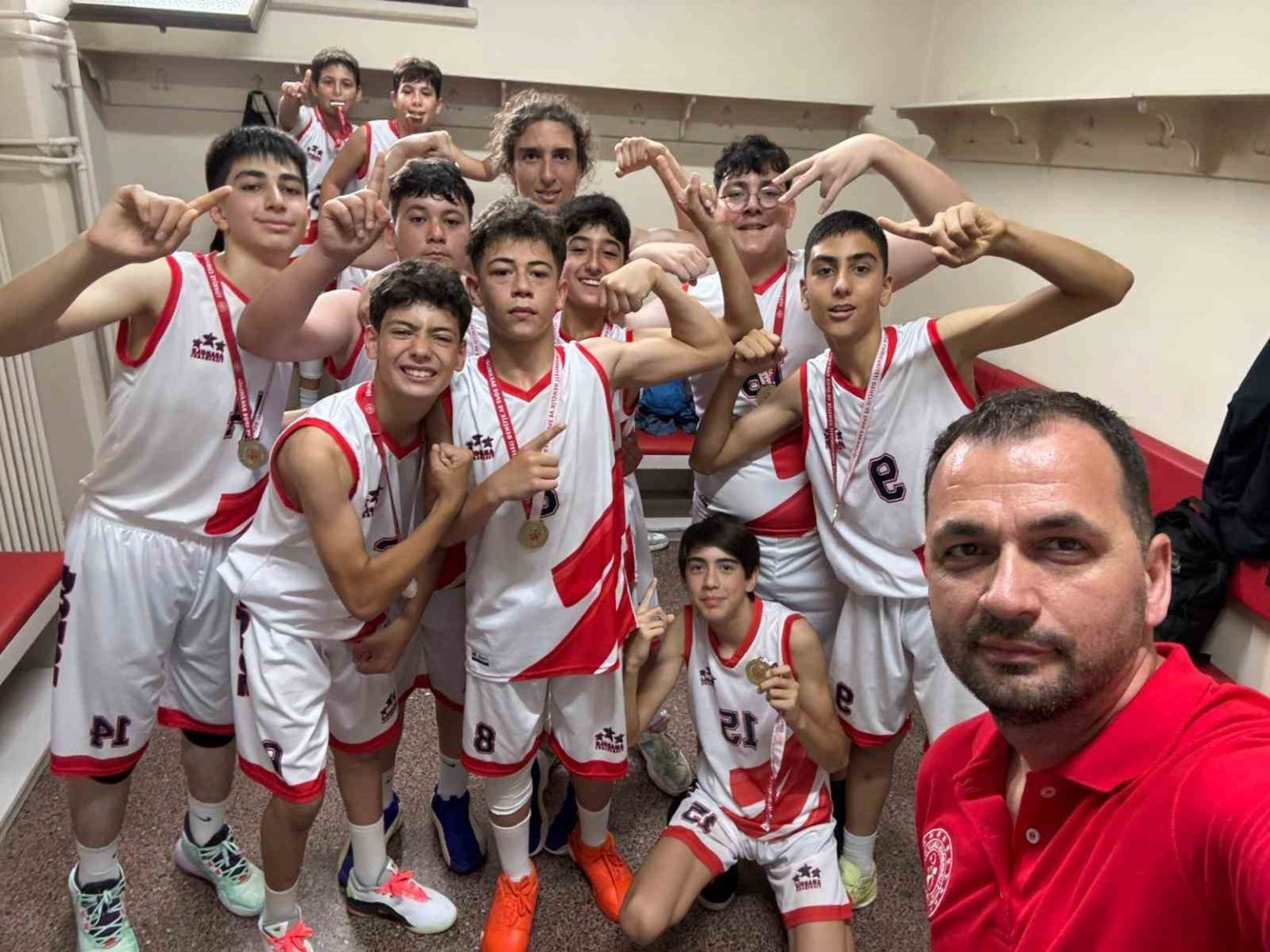 basketbolda-2-sampiyon