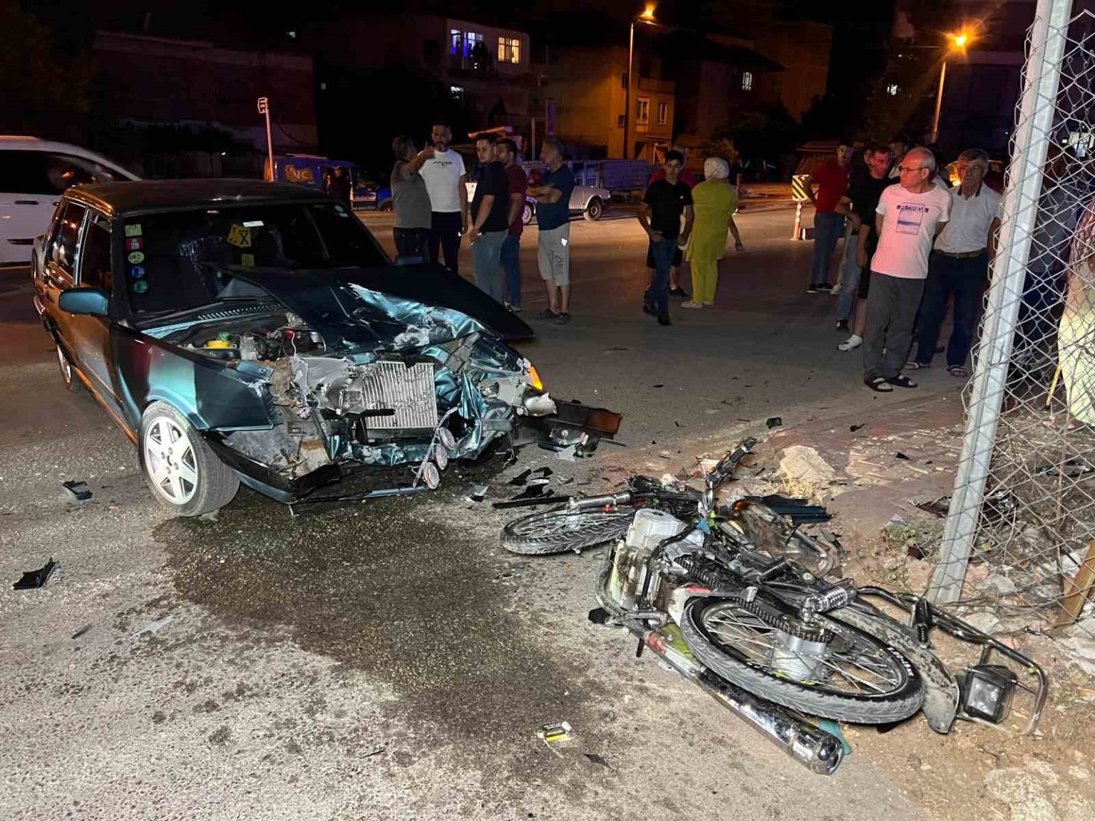 burdurda-otomobil-ile-carpisan-motosiklet-surucusu-oldu-1-yarali