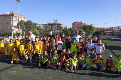 cocuklara-yonelik-futbol-kursu-basladi
