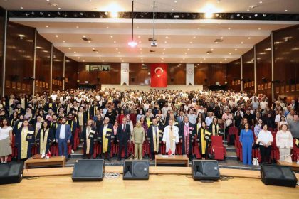 eru-fen-fakultesi-2024-2025-mezunlarini-verdi