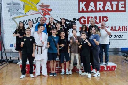 eskisehirli-sporcular-karate-turnuvasinda-kursuden-inmedi