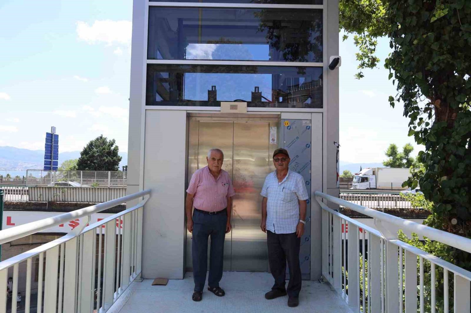 izmit-tren-garindaki-asansor-hizmete-alindi