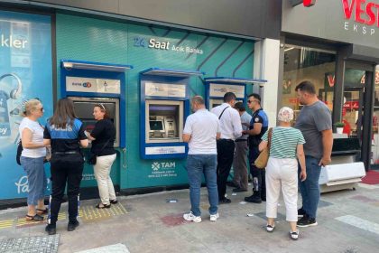 karabukte-polisler-vatandaslari-telefon-dolandiriciligina-karsi-bilgilendiriyor