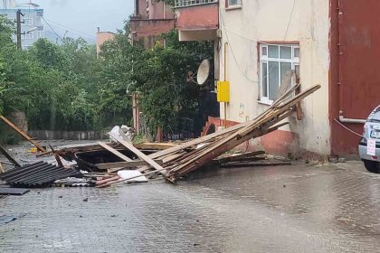 kastamonuda-firtina-ve-hortum-etkili-oldu