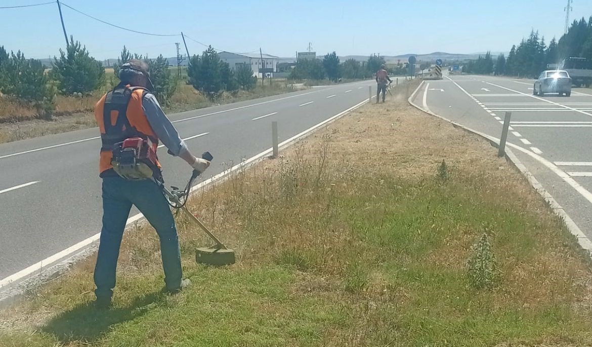 kutahya-tavsanli-karayolundaki-24-saatlik-yol-bakimi-suruculerden-tam-not-aldi