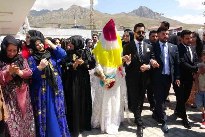 mahmedpiran-asiretinden-ornek-taki-toreni