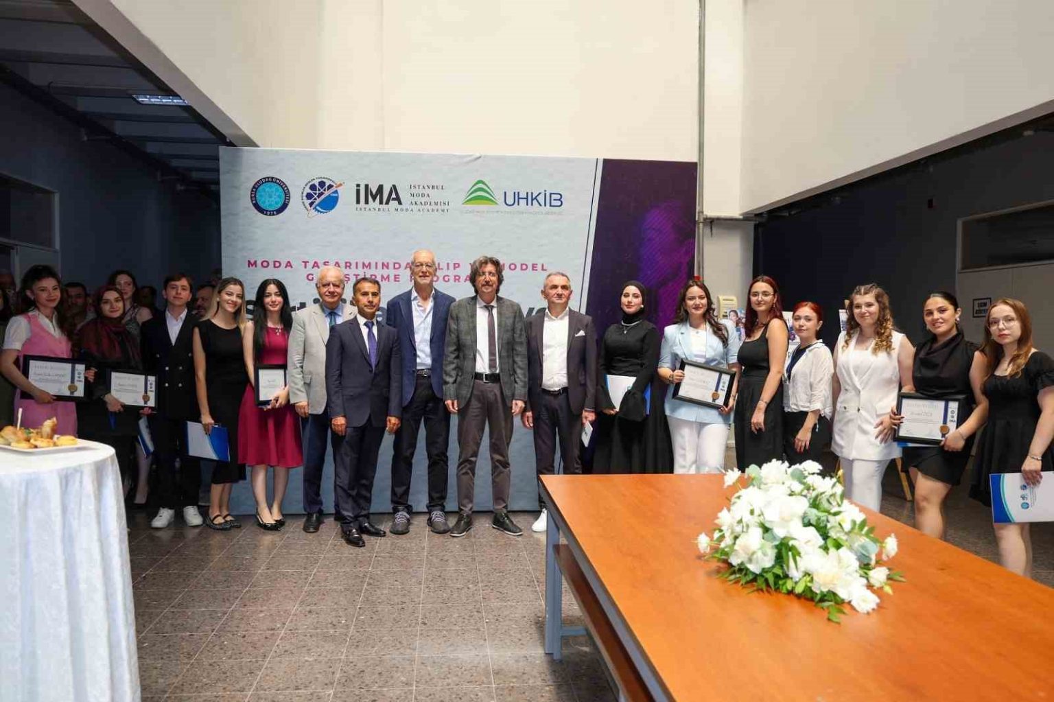 moda-tasariminda-kalip-ve-model-gelistirme-programi-yeni-mezunlarini-verdi