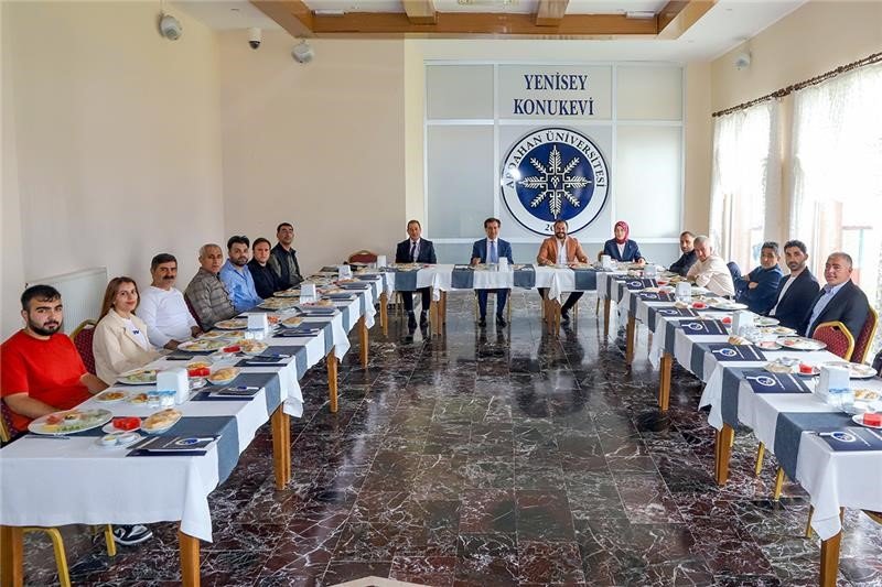 rektor-emiroglu-bolgenin-sosyal-kulturel-ve-ekonomik-dokusuna-uygun-cozumler-uretmek-istiyoruz