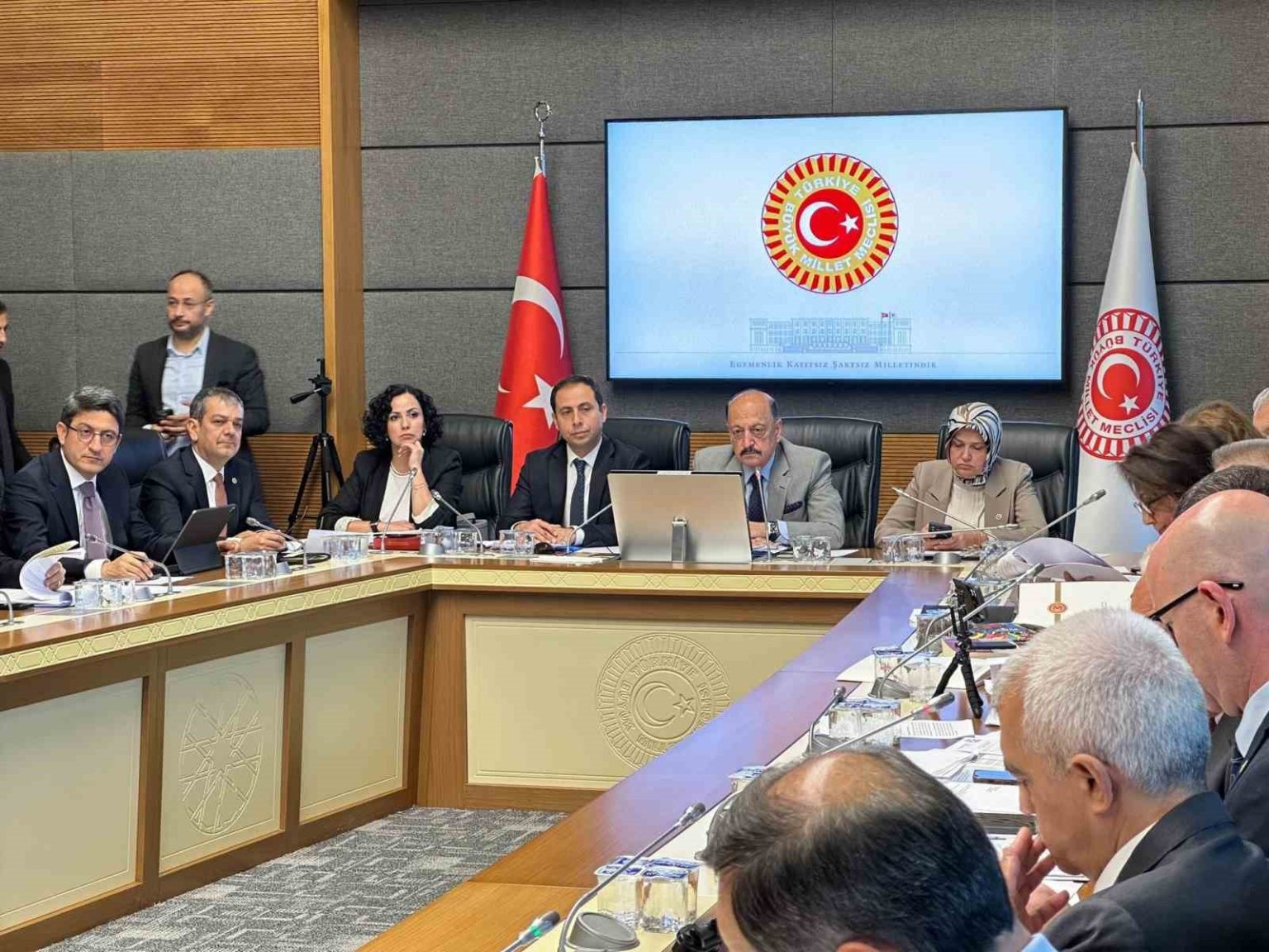 saglik-alanina-yonelik-duzenlemeler-iceren-kanun-teklifi-komisyondan-gecti
