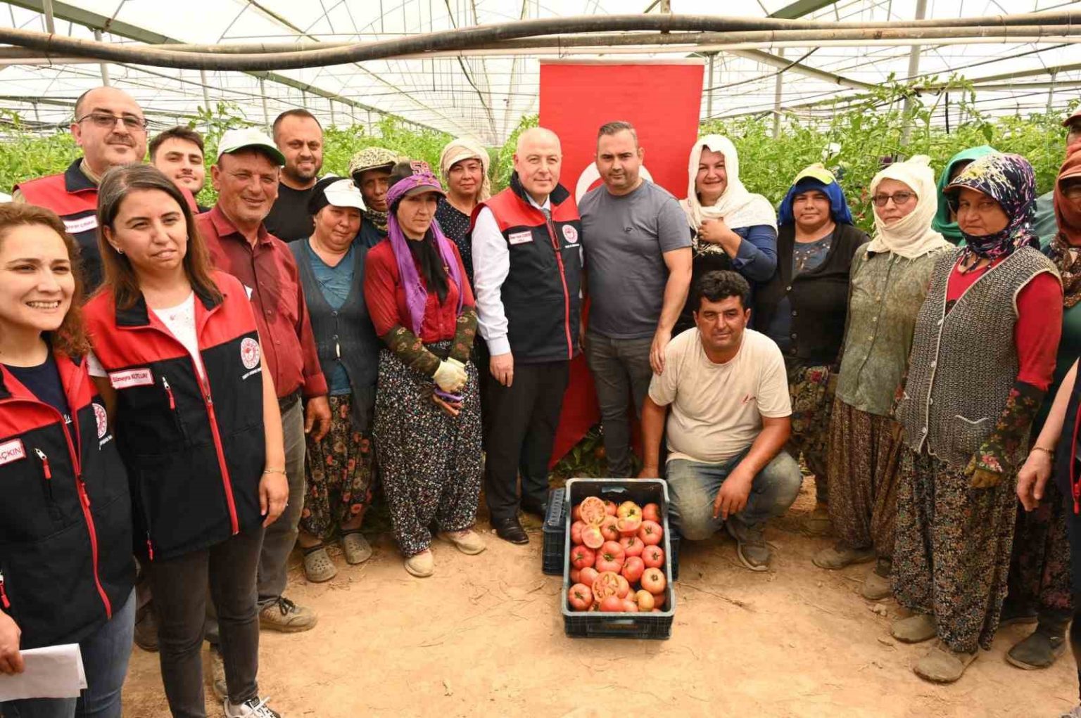 vali-coskun-acipayamda-sera-ureticileriyle-bir-araya-geldi