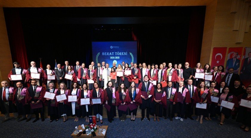 yeni-profesorler-ve-docentler-beratlarini-aldi