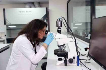 100-yil-gida-analiz-laboratuvarinda-pestisit-kalinti-analizleri-yapiliyor