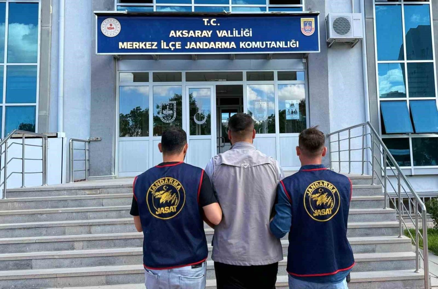 aksarayda-9-yil-hapis-cezasi-olan-sahis-jasattan-kacamadi