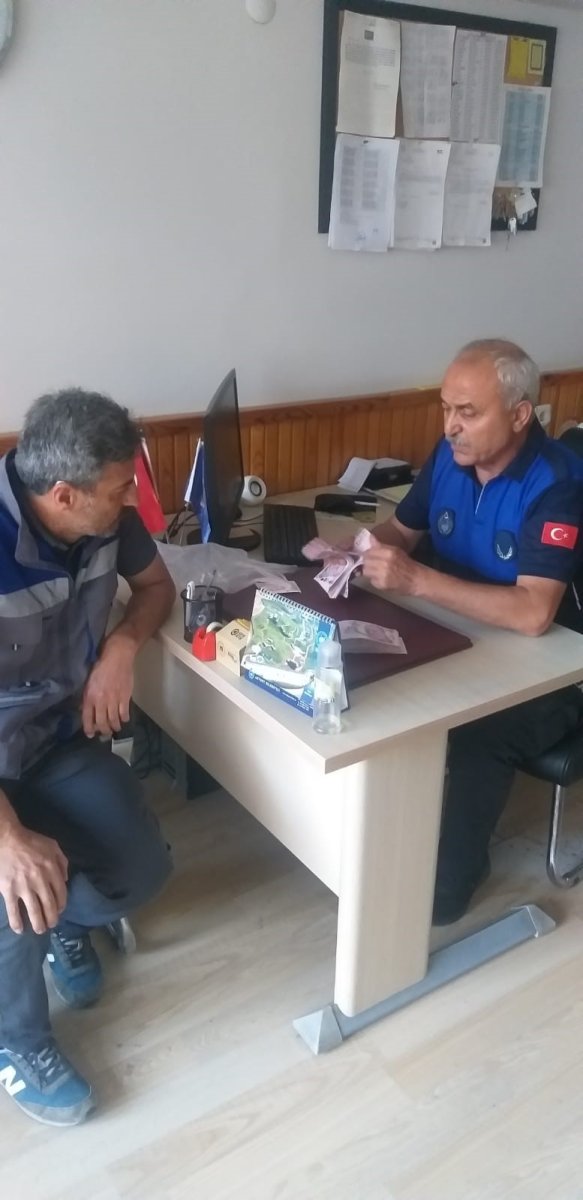 ankarada-atmde-bulunan-40-bin-lira-sahibine-teslim-edildi