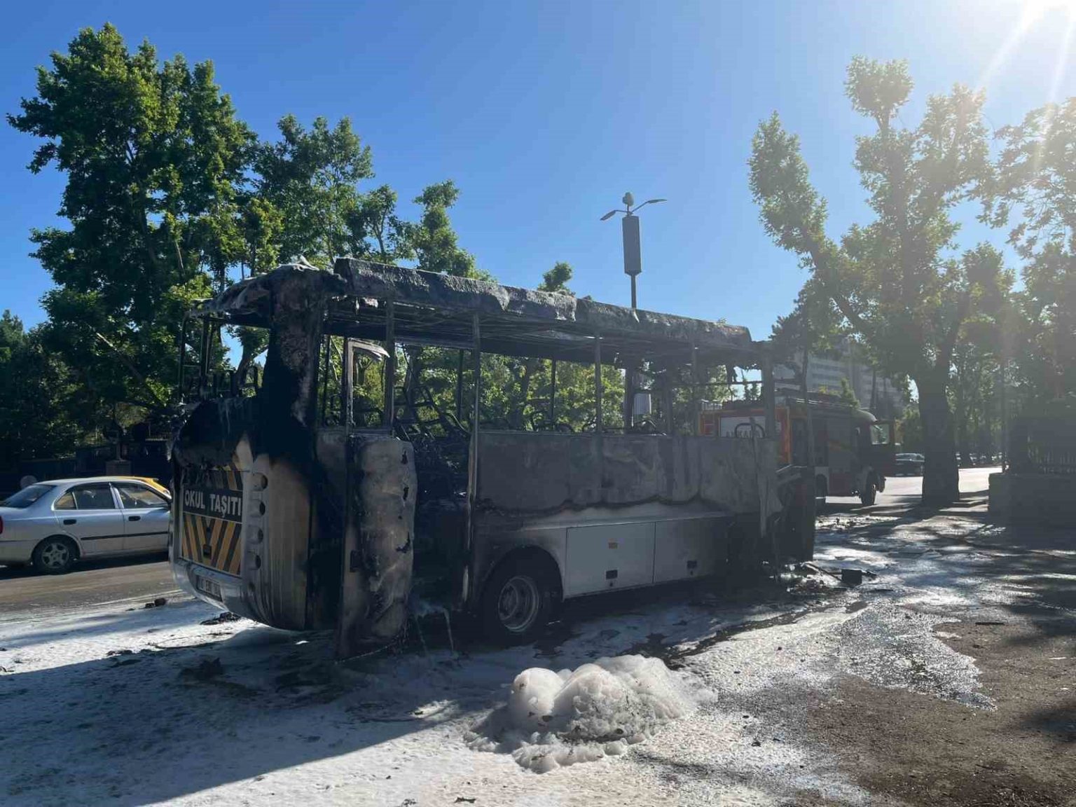 ankarada-yanan-minibus-kullanilamaz-hale-geldi