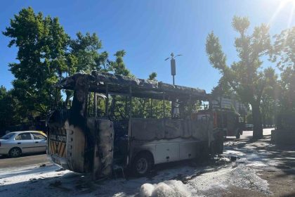 ankarada-yanan-minibus-kullanilamaz-hale-geldi