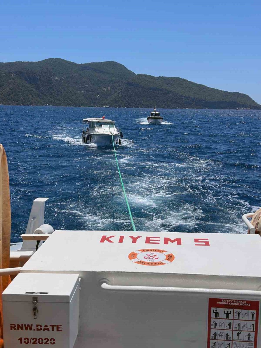 fethiyede-arizalanan-ve-suruklenin-tekne-kurtarildi