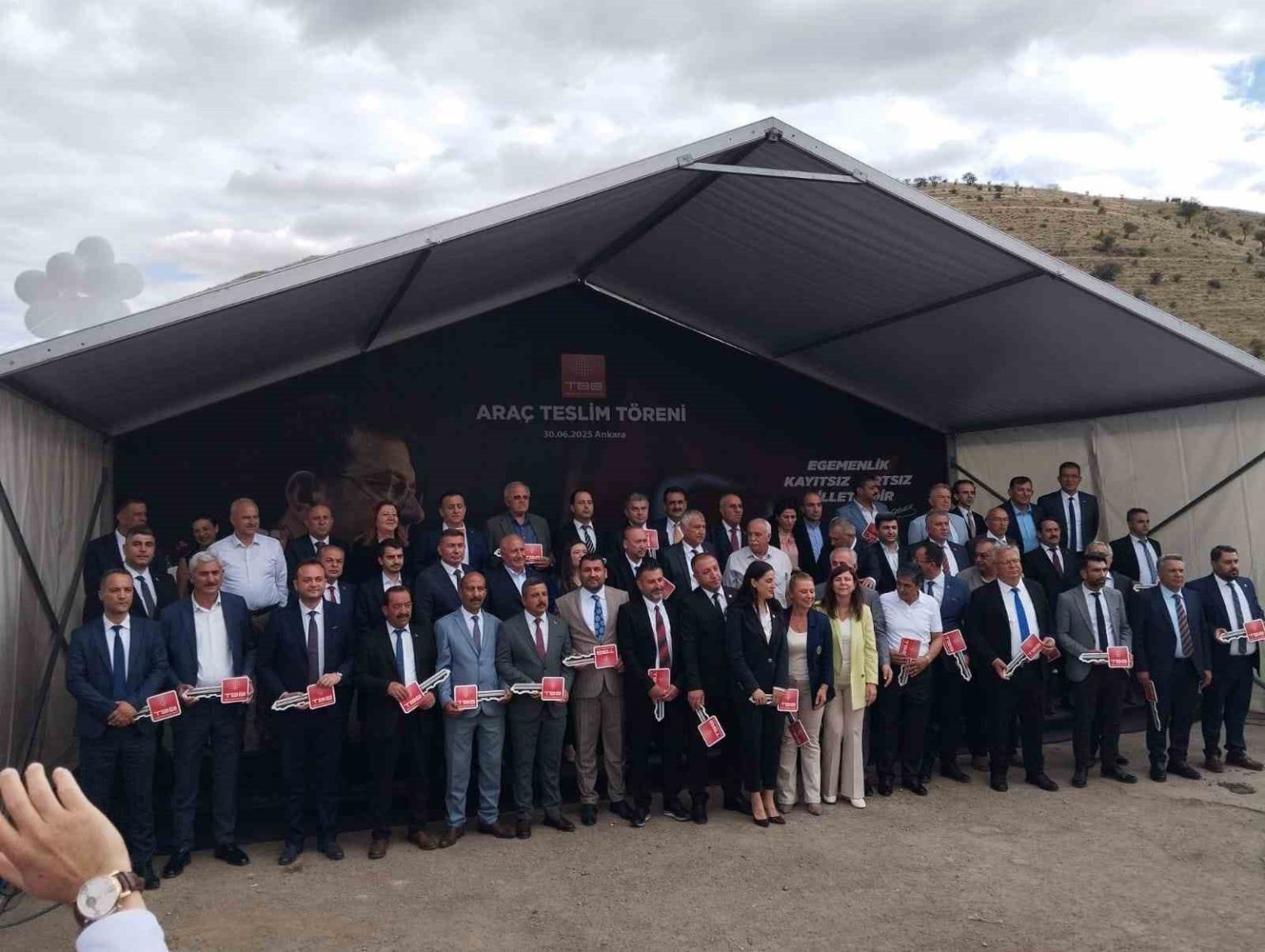 gokler-beldesi-itfaiye-filosunu-guclendirdi-hibe-araclar-hizmete-hazir