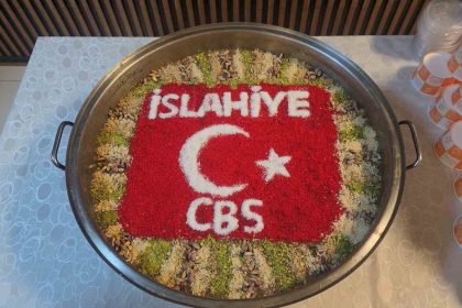 islahiye-cumhuriyet-bassavcisindan-calisanlara-asure-ikrami