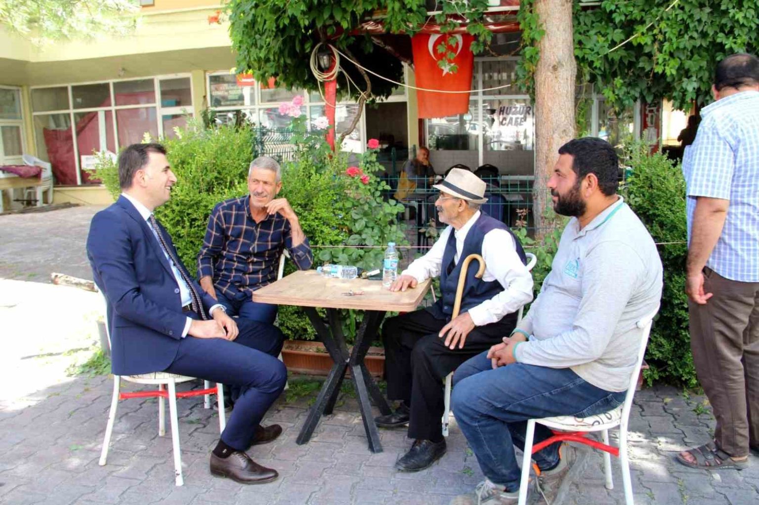 kaymakam-kucuk-esnaf-ve-vatandaslarla-bir-araya-geldi