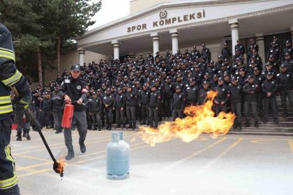 polis-adaylarina-yangin-egitimi