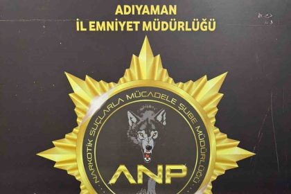 supheli-aracta-uyusturucu-ele-gecirildi-3-gozalti