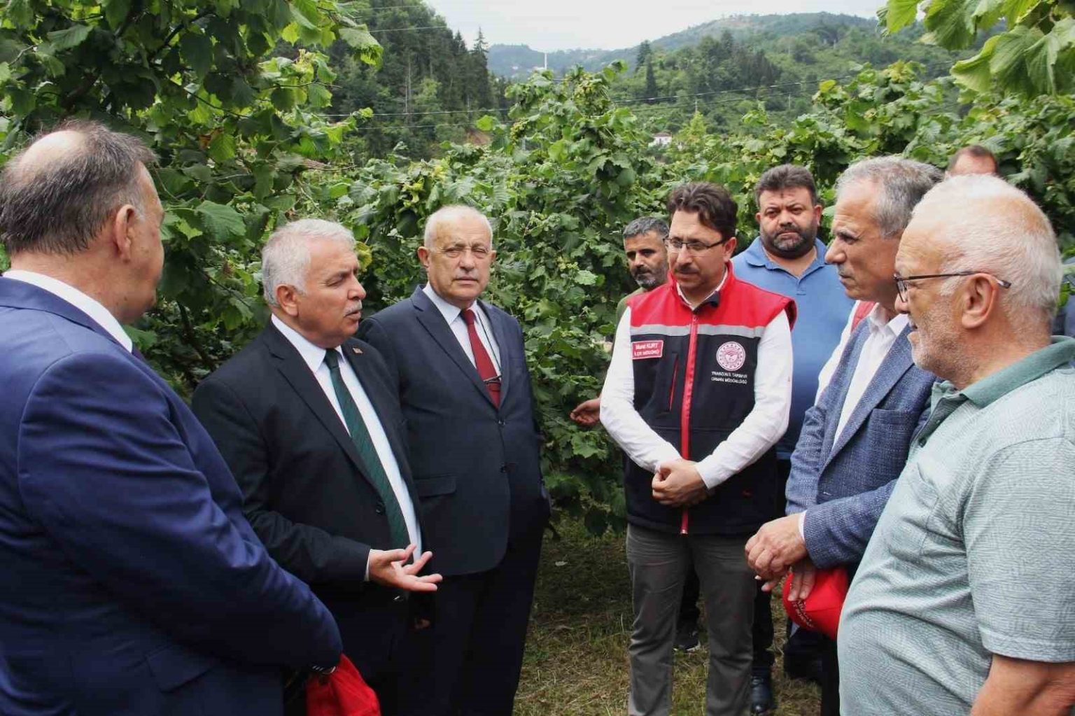 vali-bile-bahceye-inmeyen-findik-ureticisine-sitem-etti