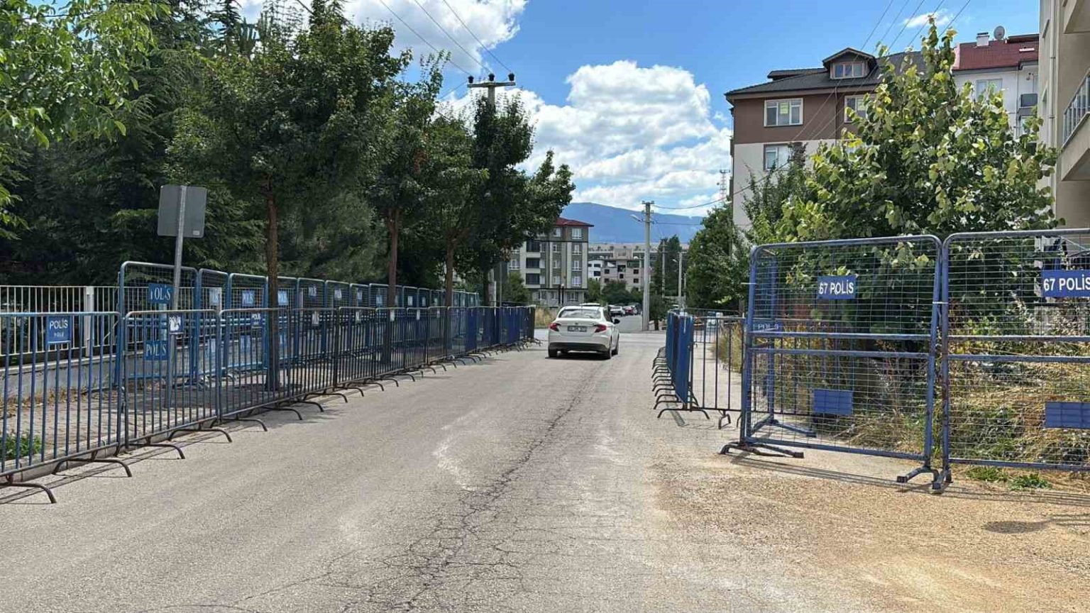 yangin-faciasina-iliskin-davanin-gorulecegi-mahkeme-salonu-cevresine-arac-girisi-yasaklandi