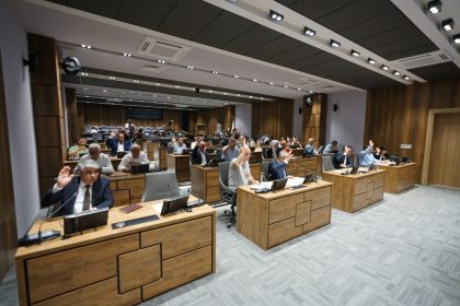 yesilyurtta-imar-plani-degisiklikleri-meclisten-gecti