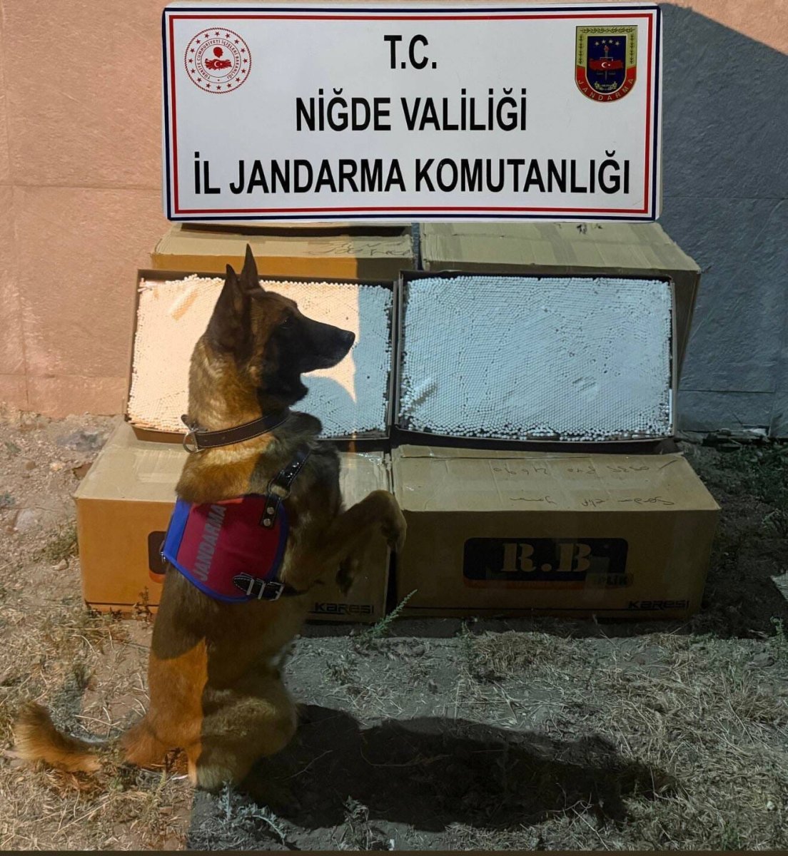 yolcu-otobusunde-100-bin-adet-kacak-makaron-ele-gecirildi