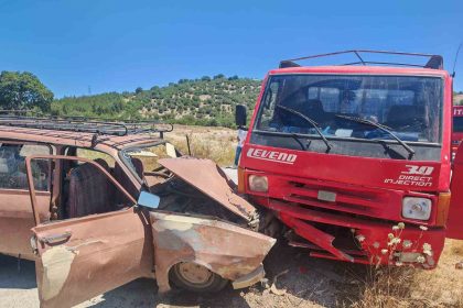 balikesir-ivrindide-otomobil-ile-kamyonet-carpisti-8-yarali