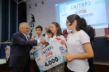 buyuksehirde-kitap-okuma-ruzgari-esti