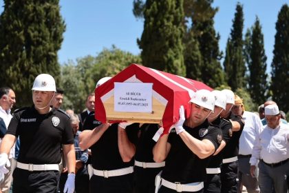 emekli-emniyet-muduru-bicer-son-yolculuguna-resmi-torenle-ugurlandi