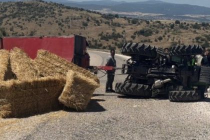 gonende-saman-yuklu-traktor-devrildi