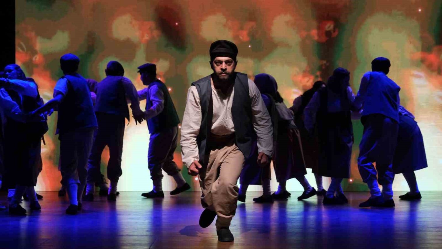 halkevinde-donem-kapanisi-dirilis-tiyatrosu-ile-taclandi