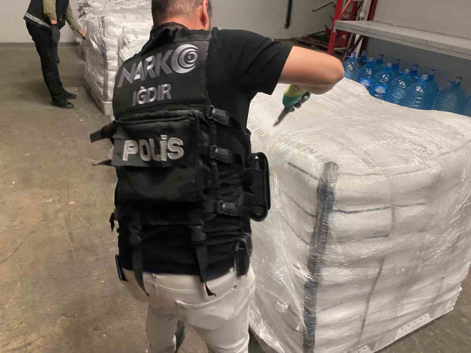 igdirda-uyusturucu-operasyonu-344-kilo-metamfetamin-ele-gecirildi