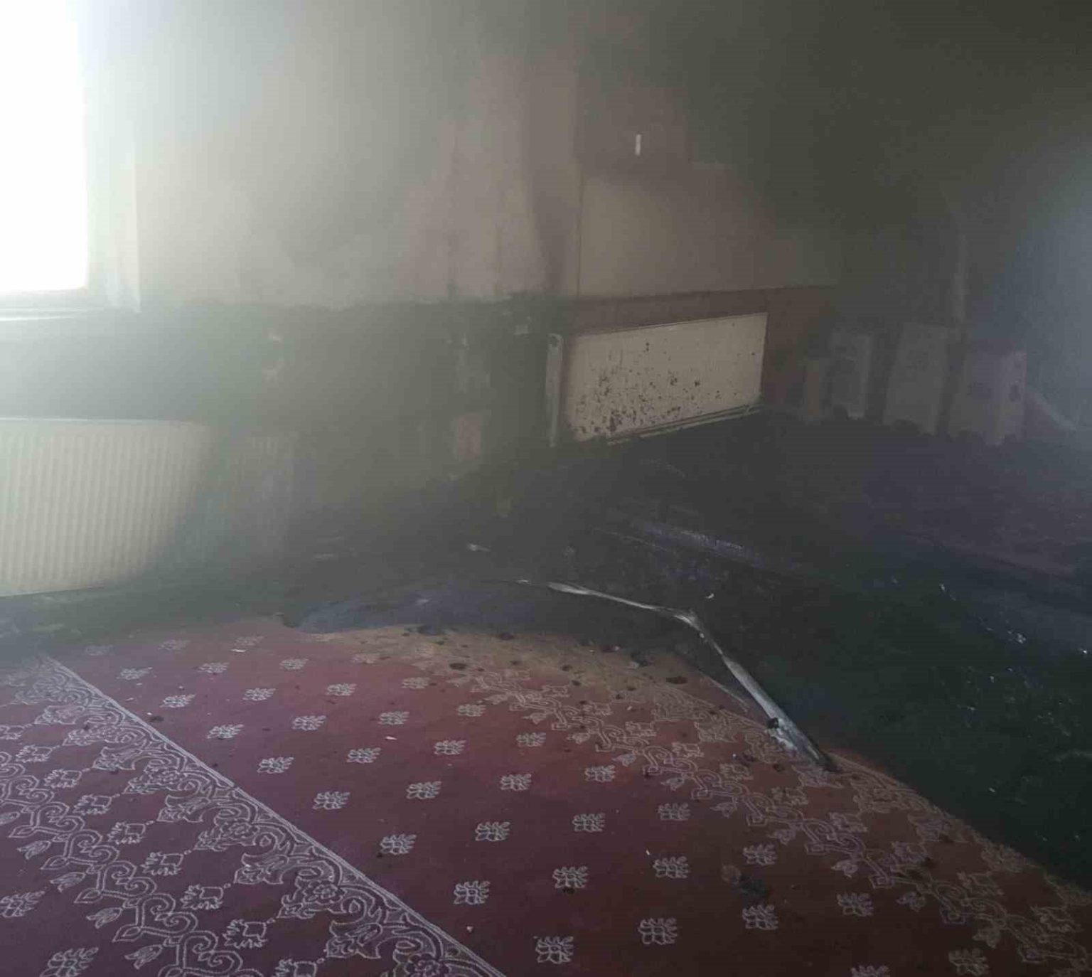 manyasta-cami-yangini-ekipler-tarafindan-sonduruldu