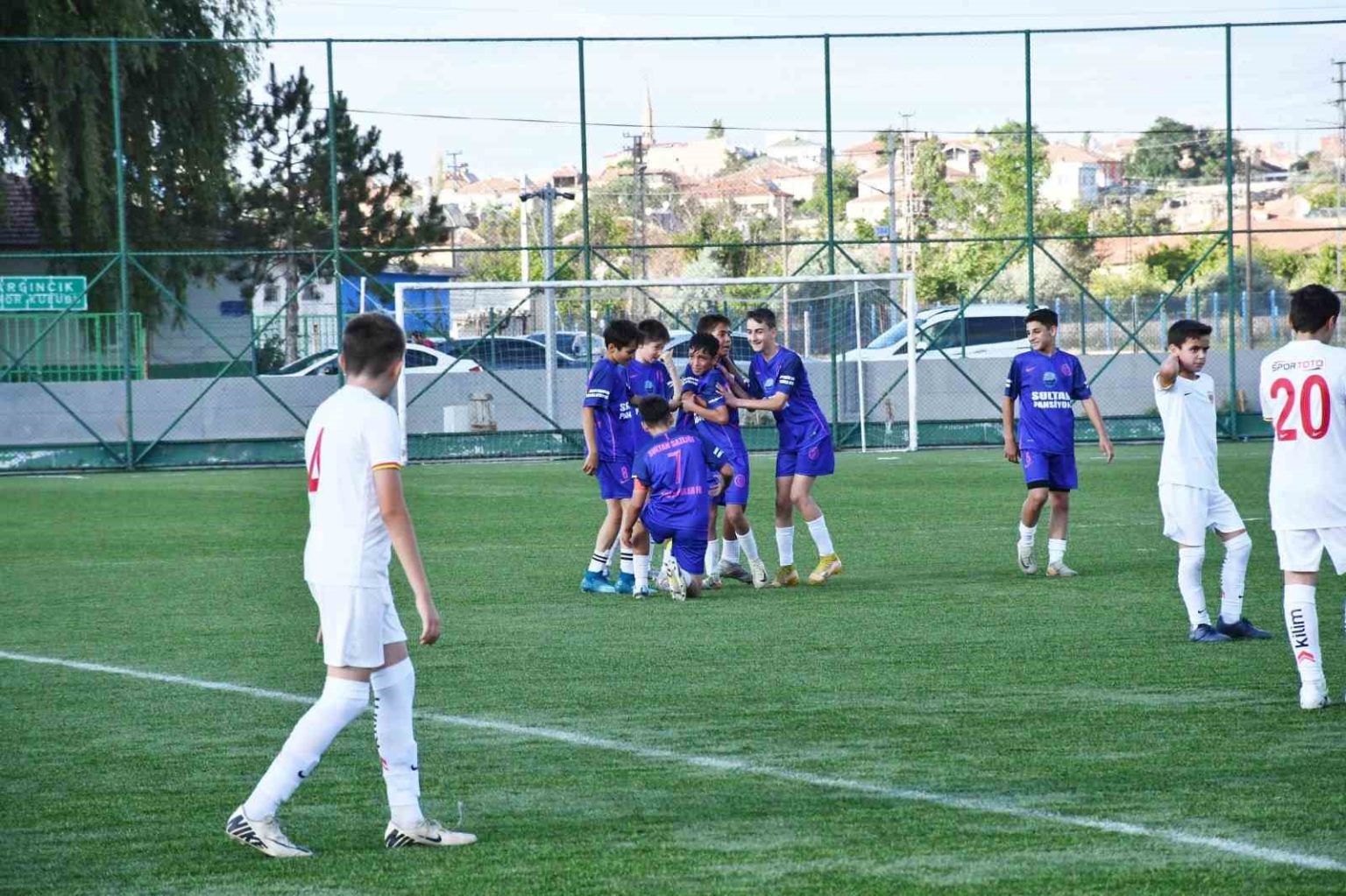 zeki-akparlar-fk-u12-liginde-de-sampiyon-oldu