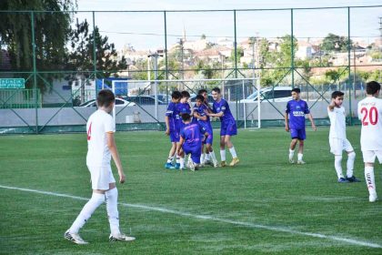 zeki-akparlar-fk-u12-liginde-de-sampiyon-oldu