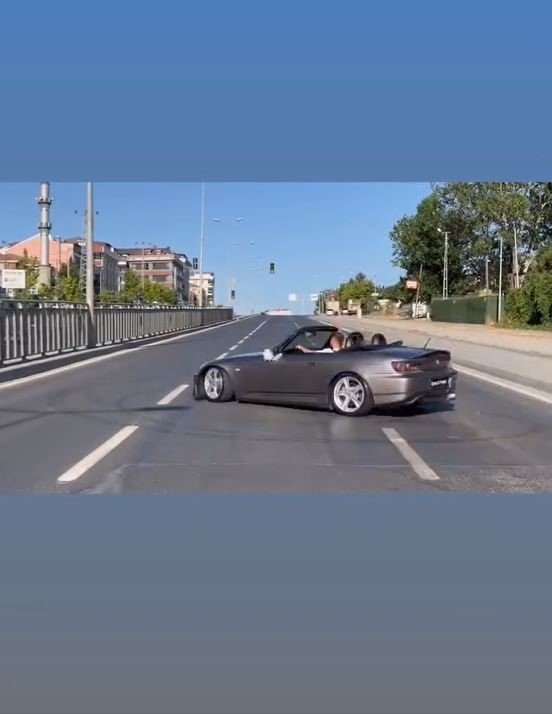 arnavutkoyde-trafik-magandalari-dugun-konvoyunda-tehlike-sacti-kirmizi-isikta-boyle-drift-attilar