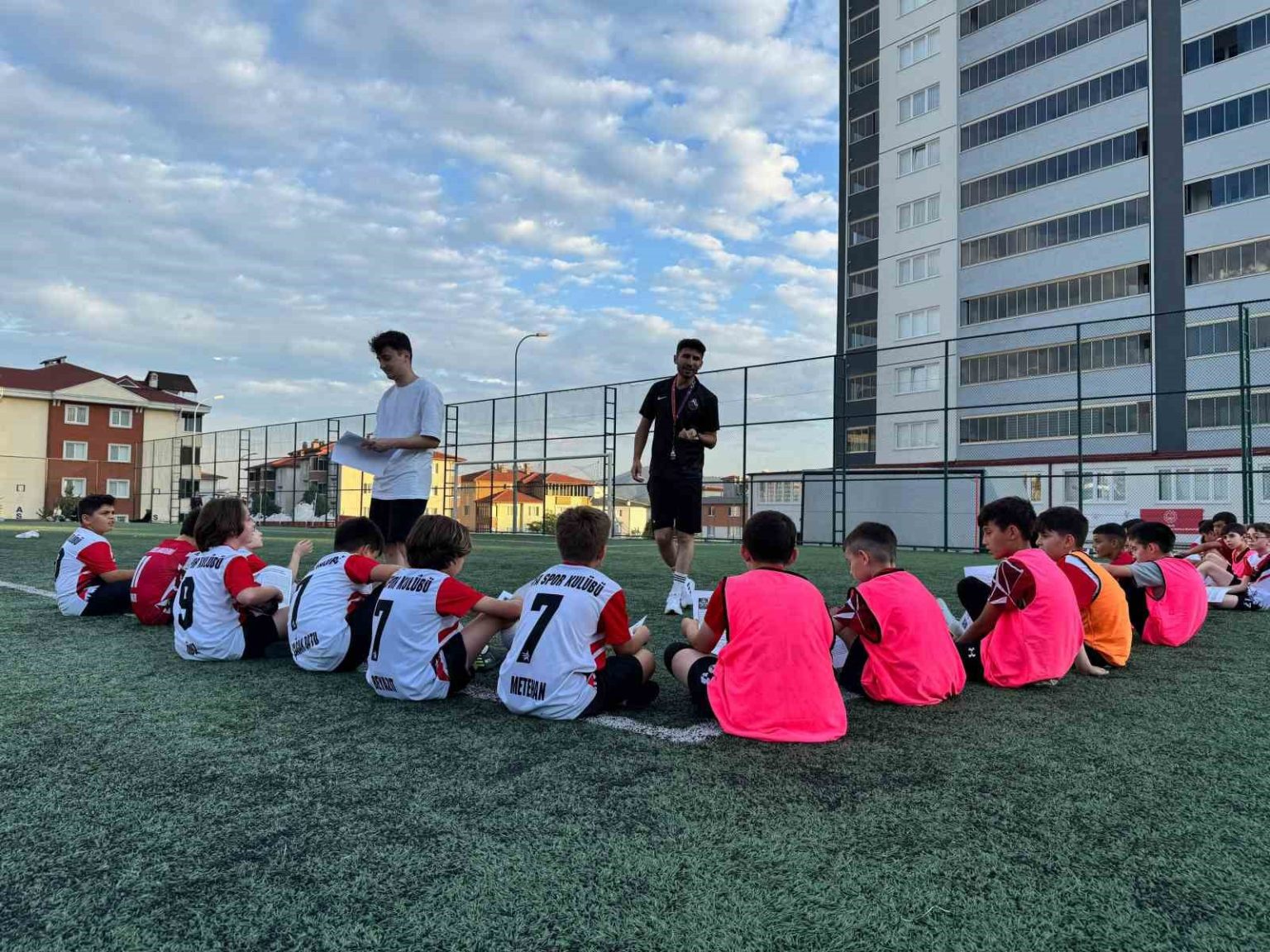 bfa-spor-kulubu-rekor-bir-katilimla-yaz-spor-okullarina-basladi