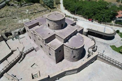 bin-700-yildir-ayakta-olan-kilise-muze-olarak-ziyaretcilerini-agirliyor