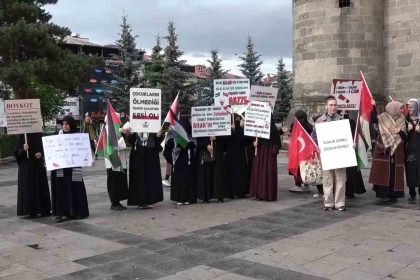 erzurumda-saglik-calisanlari-gazze-icin-yurudu