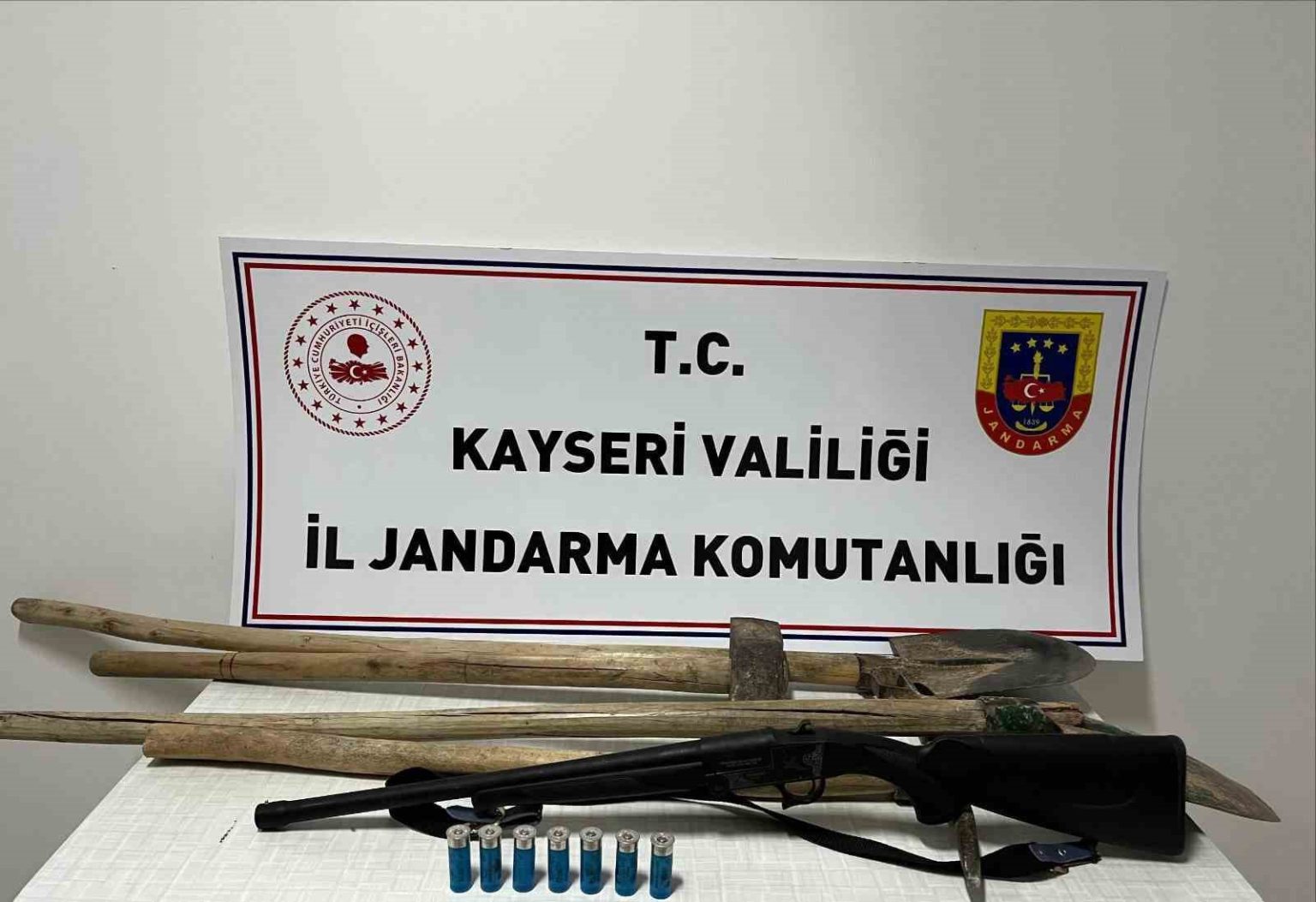 jandarmadan-izinsiz-kazi-yapanlara-sucustu
