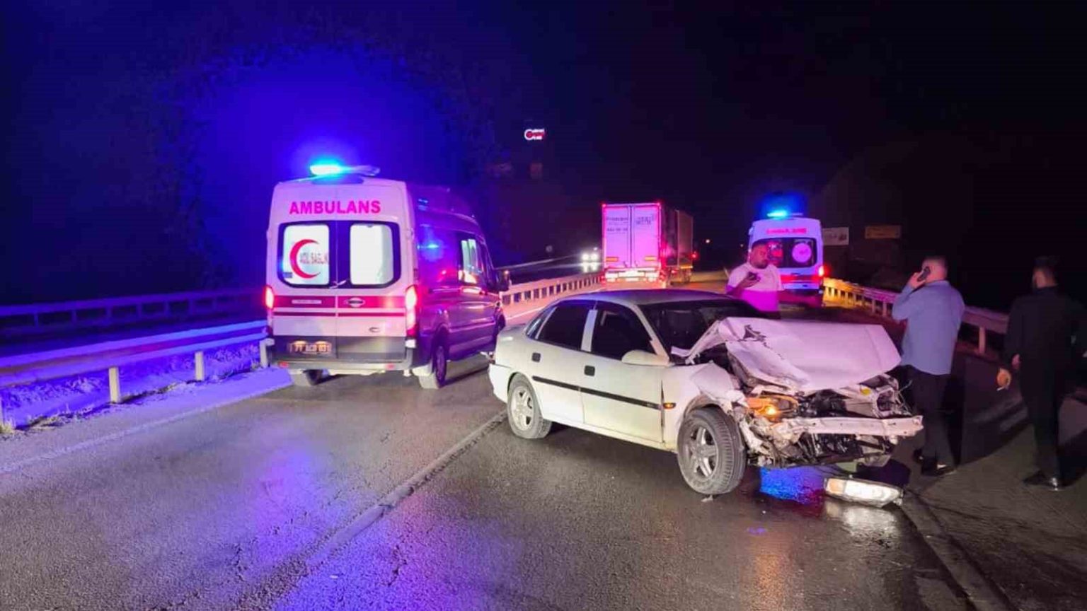 kirikkalede-iki-otomobil-carpisti-4-yarali