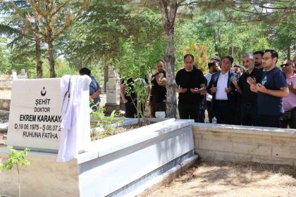 sehit-dr-ekrem-karakaya-dualarla-anildi