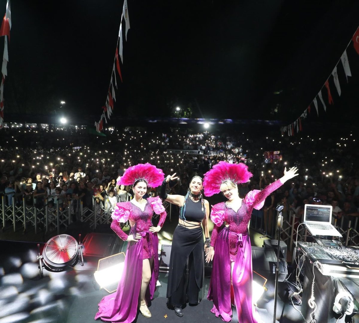 47-honaz-kiraz-festivali-muhtesem-zara-konseriyle-son-buldu
