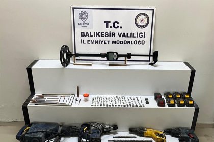 balikesirde-tarihi-eser-ve-patlayici-madde-ele-gecirildi