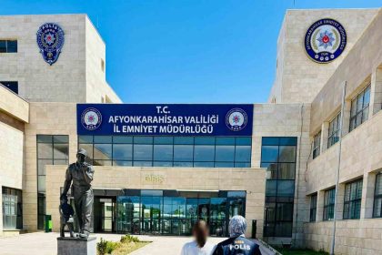 dolandiricilik-sucundan-aranan-sahsi-polis-yakaladi
