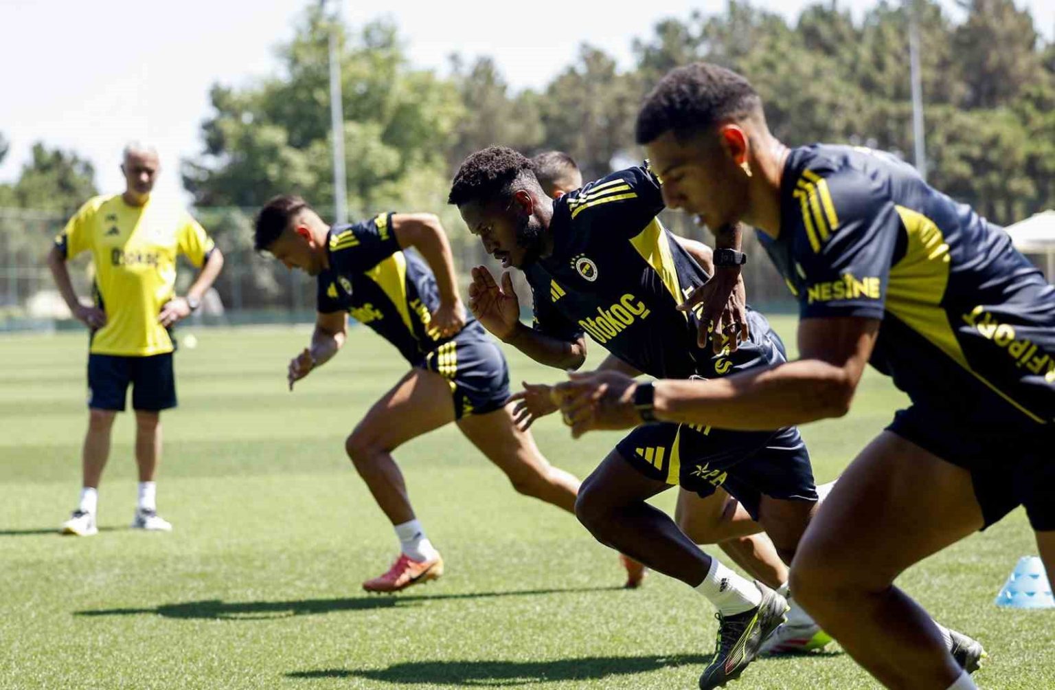 fenerbahcede-futbolcular-laktat-ve-kuvvet-testlerinden-gecti